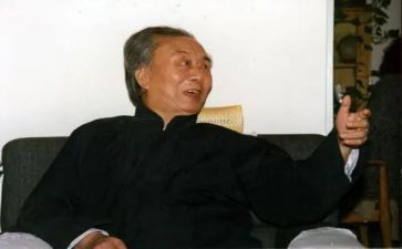 艾青的《树》读后感5篇