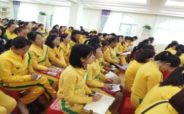 保育员中班学期工作总结6篇