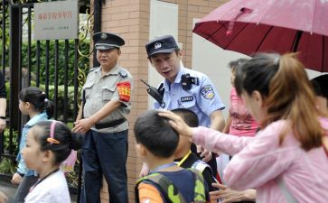 爱护校园环境作文7篇