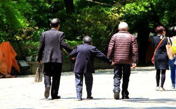 关爱老人实践报告7篇