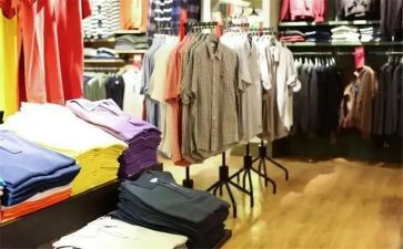 小班幼儿折衣服教案8篇